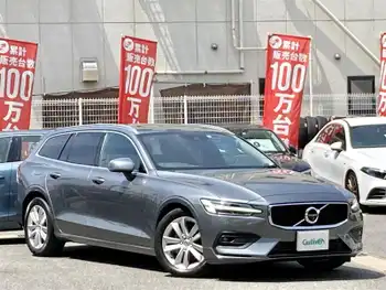 ボルボ Ｖ６０ T5 モメンタム 禁煙1オナ正規D車全方位カメラ前後ドラレコ