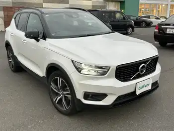 ボルボ ＸＣ４０ T4 AWD モメンタム