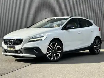 ボルボ Ｖ４０ クロスカントリー T5 AWD サマム インテリセーフ harman/kardon 茶革ヒータ