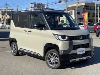 三菱 デリカミニ T プレミアム 届出済未使用車 純正9型ディスプレイ 4WD