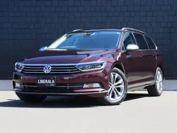 フォルクスワーゲン パサート ヴァリアント TSI ハイライン 純正ナビ　ワンオーナー　レザーシート