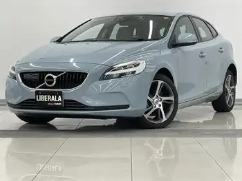 ボルボ Ｖ４０ T3 モメンタム 純正HDDナビ　ACC　F席シートヒーター　