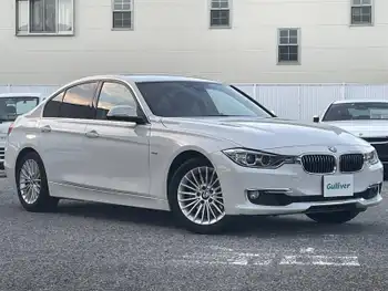 ＢＭＷ ３２０ｉ ラグジュアリー 黒革シート 純正ナビ Bカメラ ETC 衝突軽減