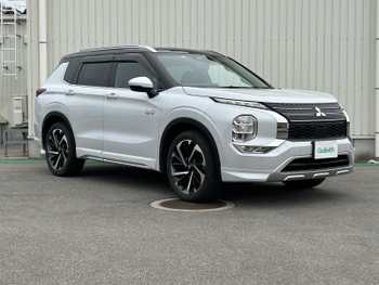 三菱 アウトランダー ＰＨＥＶ P 禁煙1オーナー4WD 純正ナビ 全方位カメラ
