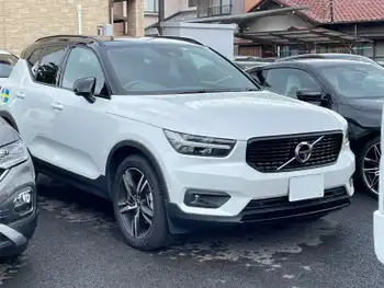 ボルボ ＸＣ４０ B4 AWD Rデザイン