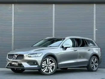 ボルボ Ｖ６０ クロスカントリー B5 AWD プロ 1オ-ナ- harman/kardon HUD 黒革 Sヒ-タ-