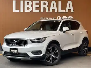 ボルボ ＸＣ４０ B4 AWD インスクリプション 白革シート　シート&ハンドルヒーター