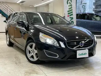 ボルボ Ｓ６０ T4 SE 1オナ 禁煙 ナビ BSM 革シート LKA 衝突防