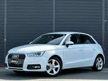 アウディ Ａ１ SB 1．0TFSI スポーツ 後期 レザ-/コンビニエンスP 黒革 シ-トH