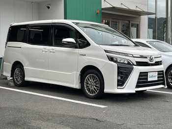 トヨタ ヴォクシー ハイブリッド ZS クルコン バックカメラ シートヒーター