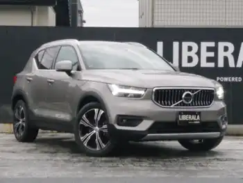 ボルボ ＸＣ４０ T4 AWD インスクリプション 白革シートharmankardon純正ナビTVクルコン