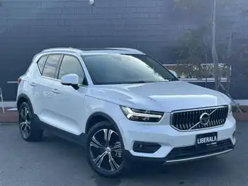 ボルボ ＸＣ４０ B4 AWD インスクリプション