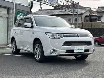 三菱 アウトランダー ＰＨＥＶ G ナビパッケージ 1オナ　サンルーフ　純正ナビ　Bluetooth