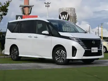 日産 セレナ e－パワー ハイウェイスター V 登録済未使用車