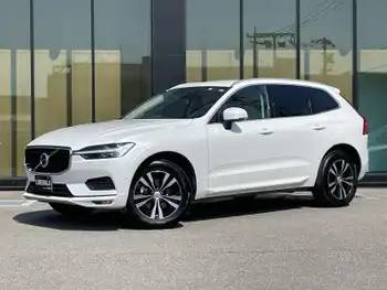 ボルボ ＸＣ６０ B5 AWD モーメンタム