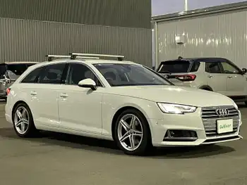 アウディ Ａ４ アバント 35TFSIスポーツ
