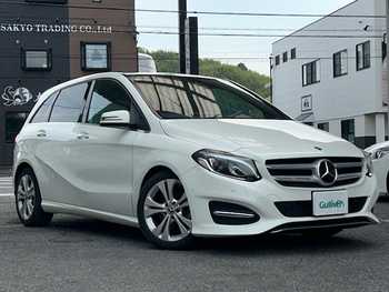 メルセデス・ベンツ Ｂ１８０  サンルーフ 黒革シート ハーマンカードン