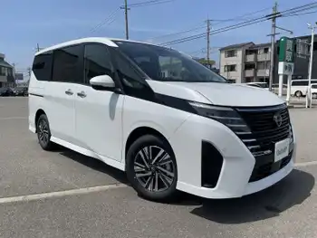 日産 セレナ ハイウェイスター V 登録済未使用車 純正12.3型ナビ 全方位 TV