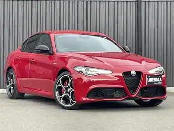 アルファロメオ ジュリア ヴェローチェ 純正ナビ　フルセグTV　ステアリンスイッチ