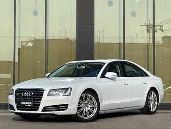 アウディ Ａ８ 4．0 TFSI クワトロ サンルーフ 黒革 純正ナビ 360カメラ LED