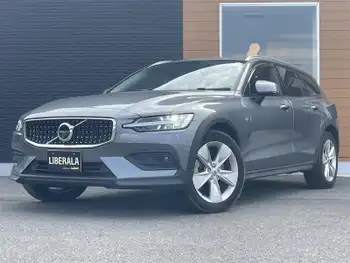 ボルボ Ｖ６０ クロスカントリー B5 AWD