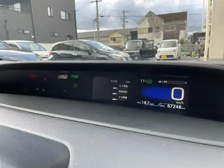 トヨタ プリウス