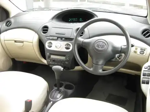 カタログ画像：ヴィッツ （VITZ） Ｕ Ｌパッケージ・ＮＥＯエディション 2004年5月 CBA-SCP13 1300cc シルバーマイカメタリック 燃費23.0km / l 内装