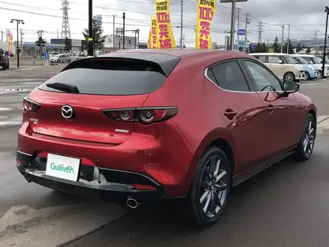 カタログ画像：ＭＡＺＤＡ３ファストバック （MAZDA3 FASTBACK） ＸＤ Ｌパッケージ 2019年5月 3DA-BP8P 1800cc ソウルレッドクリスタルメタリック 燃費18.8km / l バック