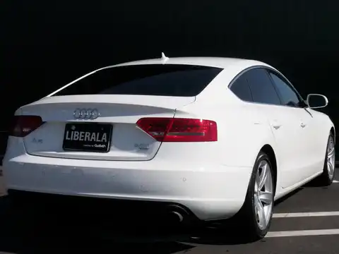 カタログ画像：Ａ５スポーツバック （A5 SPORTBACK） ２．０ＴＦＳＩクワトロ 2010年1月 ABA-8TCDNL 2000cc アイビスホワイト 燃費12.0km / l バック