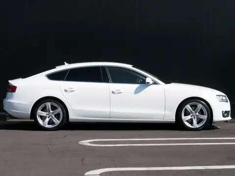 カタログ画像：Ａ５スポーツバック （A5 SPORTBACK） ２．０ＴＦＳＩクワトロ 2010年1月 ABA-8TCDNL 2000cc アイビスホワイト 燃費12.0km / l 外装