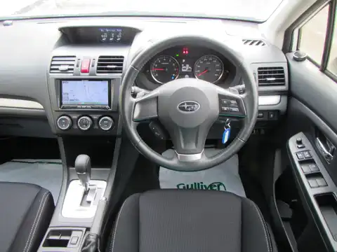 カタログ画像：インプレッサスポーツ （IMPREZA SPORTS） ２．０ｉアイサイト 2012年7月 DBA-GP7 2000cc サテンホワイト・パール 燃費15.8km / l 内装