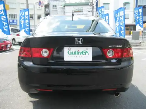 カタログ画像：アコード （ACCORD） ユーロＲ 2004年1月 ABA-CL7 2000cc ナイトホークブラック・パール 燃費11.8km / l バック