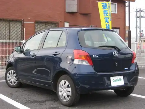 カタログ画像：ヴィッツ （VITZ） Ｂ インテリジェントパッケージ 2008年9月 DBA-KSP90 1000cc ダークブルーマイカメタリック 燃費24.5km / l バック