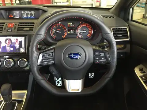 カタログ画像：ＷＲＸ Ｓ４ （WRX S4） ２．０ＧＴアイサイト 2014年8月 DBA-VAG 2000cc アイスシルバー・メタリック 燃費13.2km / l 内装