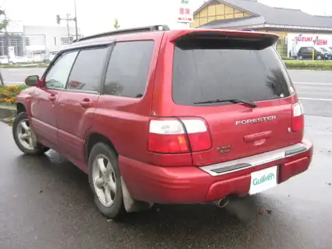 カタログ画像：フォレスター （FORESTER） Ｓ／ｔｂ 2000年1月 GF-SF5 2000cc シャイニーレッドマイカ 燃費10.6km / l バック