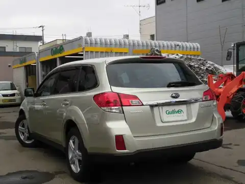 カタログ画像：レガシィアウトバック （LEGACY OUTBACK） ２．５ｉ Ｌパッケージ 2010年5月 DBA-BR9 2500cc サンライトゴールド・オパール 燃費13.2km / l バック