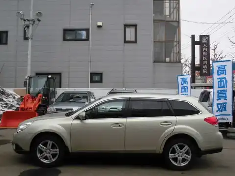 カタログ画像：レガシィアウトバック （LEGACY OUTBACK） ２．５ｉ Ｌパッケージ 2010年5月 DBA-BR9 2500cc サンライトゴールド・オパール 燃費13.2km / l 外装