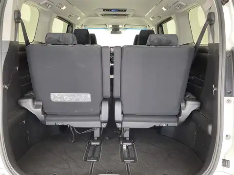 カタログ画像：ヴェルファイア （VELLFIRE） ２．５Ｚ サイドリフトアップチルトシート装着車 2018年10月 DBA-AGH30W 2500cc ホワイトパールクリスタルシャイン 燃費11.6km / l 内装