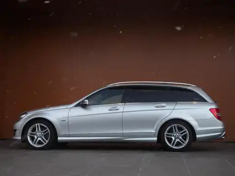 カタログ画像：Ｃクラスステーションワゴン （C-CLASS STATIONWAGON） Ｃ２００ ブルーエフィシェンシー ステーションワゴン アバンギャルド 2012年7月 DBA-204248 1800cc イリジウムシルバー（Ｍ）orパラジウムシルバー（Ｍ）orダイヤモンドシルバー（Ｍ） 燃費13.6km / l 外装