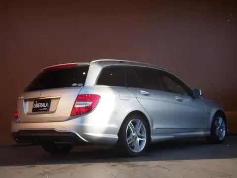 カタログ画像：Ｃクラスステーションワゴン （C-CLASS STATIONWAGON） Ｃ２００ ブルーエフィシェンシー ステーションワゴン アバンギャルド 2012年7月 DBA-204248 1800cc イリジウムシルバー（Ｍ）orパラジウムシルバー（Ｍ）orダイヤモンドシルバー（Ｍ） 燃費13.6km / l バック