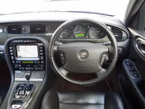 カタログ画像：ＸＪ （XJ） スーパーＶ８ ポートフォリオ 2005年9月 GH-J82TA 4200cc 燃費6.7km / l 内装