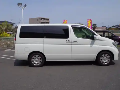 カタログ画像：エルグランド （ELGRAND） Ｖ 2004年12月 CBA-MNE51 2500cc ホワイトパール（３Ｐ） 燃費8.4km / l 外装