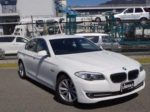 カタログ画像：５シリーズ （5 SERIES） ５２３ｉ 2010年7月 DBA-FP25 2500cc アルピン・ホワイトⅢ 燃費11.2km / l メイン（その他）