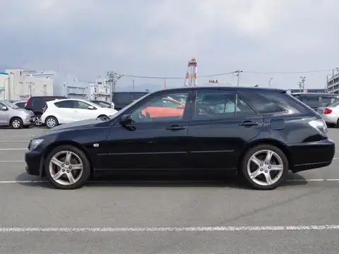 カタログ画像：アルテッツァジータ （ALTEZZA GITA） ＡＳ２００ Ｌエディション 2003年8月 TA-GXE15W 2000cc ブラック 燃費10.6km / l 外装