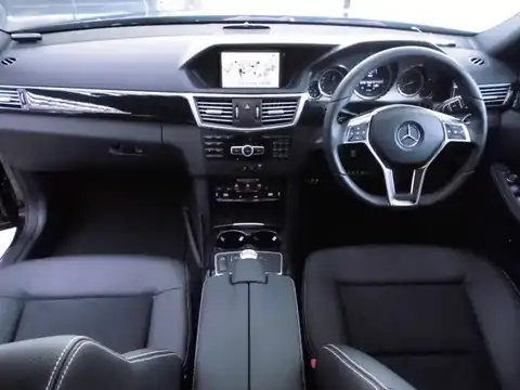 カタログ画像：Ｅクラス （E-CLASS） Ｅ２５０ ＣＧＩブルーエフィシェンシー アバンギャルド 2010年8月 DBA-212047C 1800cc オブシディアンブラック（Ｍ） 燃費10.8km / l 内装