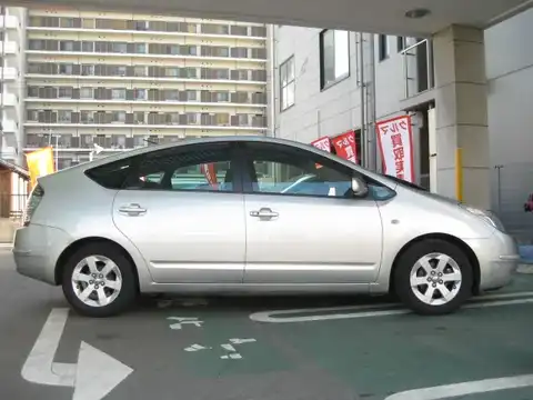 カタログ画像：プリウス （PRIUS） Ｇ 2004年4月 DAA-NHW20 1500cc シルバーメタリック 燃費33.0km / l 外装