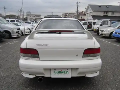 カタログ画像：インプレッサ （IMPREZA） ＷＲＸ Ｖリミテッド 1996年1月 E-GC8 2000cc フェザーホワイト 燃費10.0km / l バック