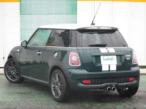 カタログ画像：ＭＩＮＩ （MINI） クーパーＳ 2007年2月 ABA-MF16S 1600cc ブリティッシュ・レーシング・グリーン（メタリック） 燃費12.6km / l バック