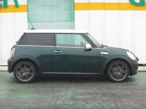 カタログ画像：ＭＩＮＩ （MINI） クーパーＳ 2007年2月 ABA-MF16S 1600cc ブリティッシュ・レーシング・グリーン（メタリック） 燃費12.6km / l 外装