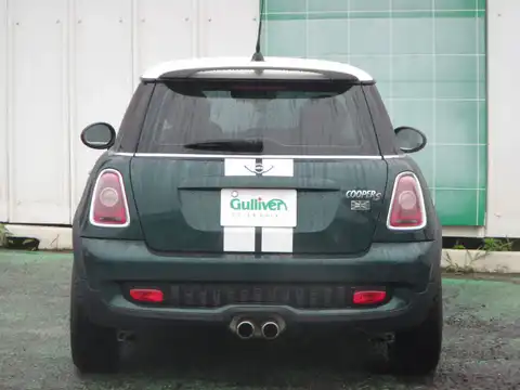 カタログ画像：ＭＩＮＩ （MINI） クーパーＳ 2007年2月 ABA-MF16S 1600cc ブリティッシュ・レーシング・グリーン（メタリック） 燃費12.6km / l バック